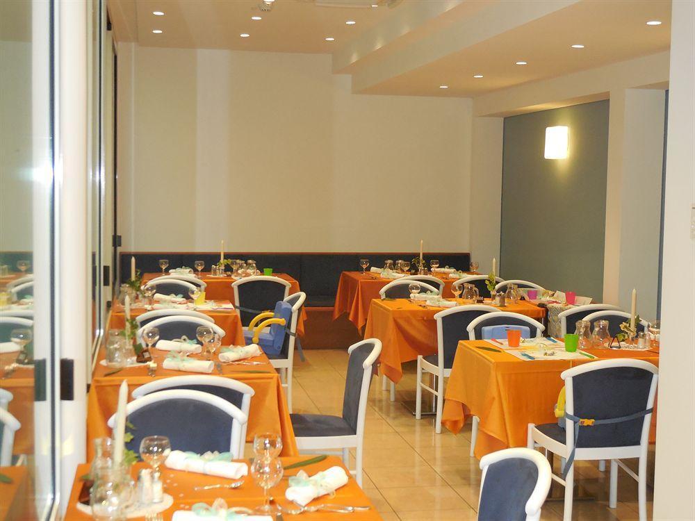 Hotel Smeraldo Cesenatico Exterior foto
